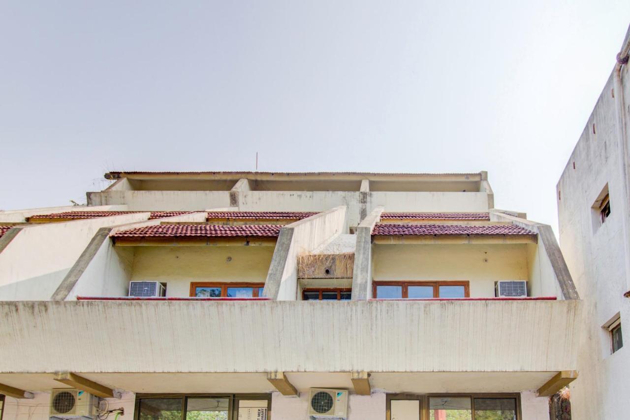 Oyo 66827 Island Club Resort - Mumbai, Mumbai